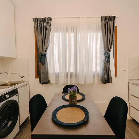 The Gallery Flat In The Core Of Tirana
