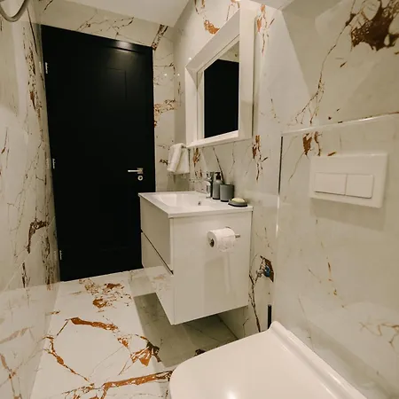 公寓 The Gallery Flat In The Core Of 地拉那
